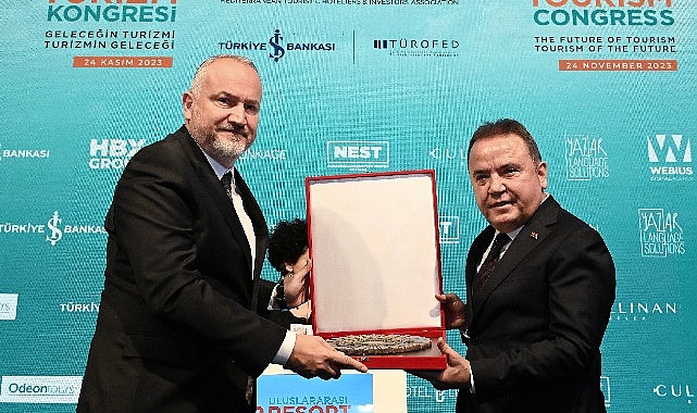 Başkan Muhittin Böcek Resort Turizm Kongresi’ne katıldı