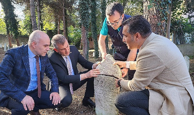 Gölcük Örcün Camisi Haziresi’ndeki Osmanlı dönemine ait mezar taşlarının koruma ve onarımı için çalışma başlatıldı.