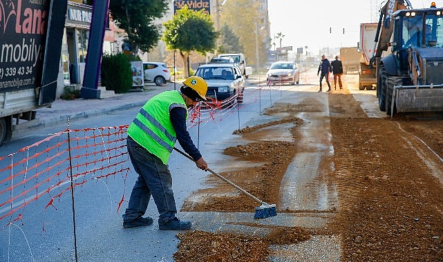Büyükşehir Belediyesi Varsak’ta eski içme suyu hattını yeniliyor