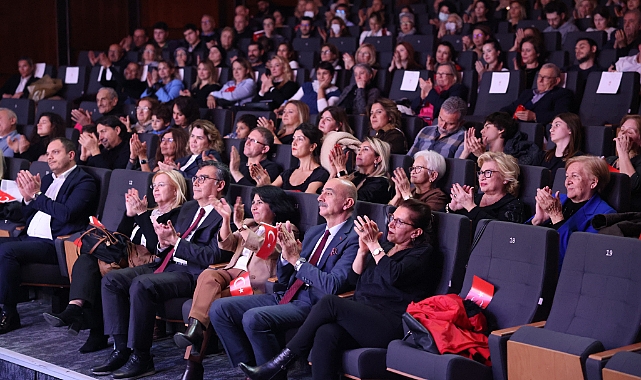 TEV Kocaeli Şubesi Türk Müziği Korosu, Cumhuriyetin 100. Yılına Özel Düzenlenen Konserde Atatürk’ün Sevdiği Şarkıları Seslendirdi!