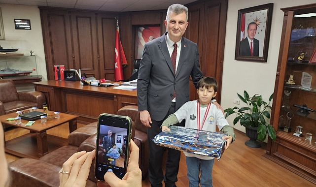 Satrançta Gölcük’ün gururu Başkan Sezer’e konuk oldu