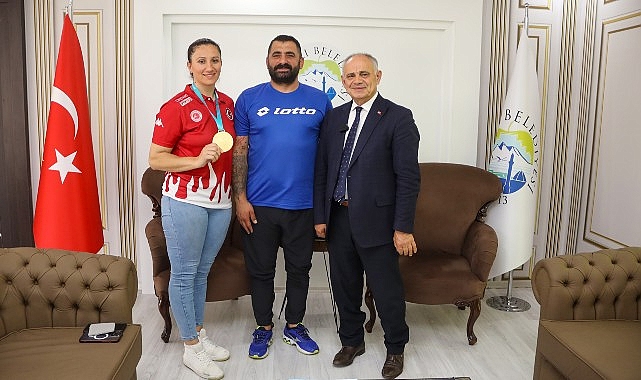 Şampiyon Sporcudan Başkan Öztürk’e Ziyaret