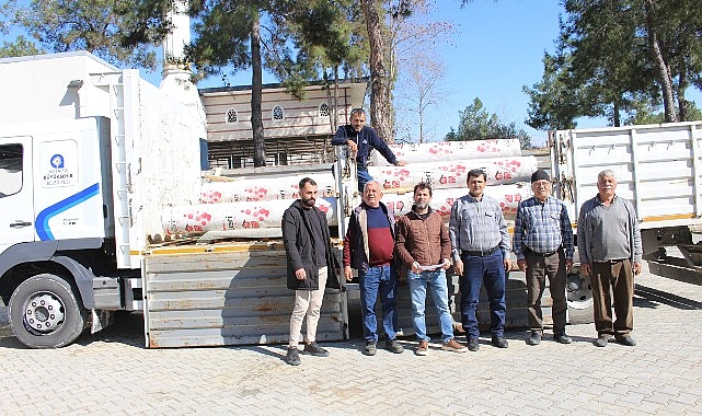 Başkan Böcek üreticilerin yanında olmayı sürdürüyor
