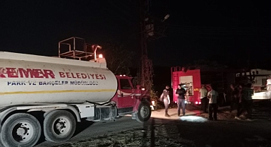 Kemer Belediye ekiplerinden trafo yangınına müdahale