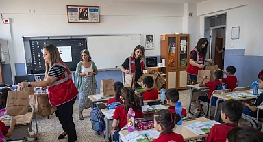 Bornova Belediyesi’nden Öğrencilere İlk Gün Desteği