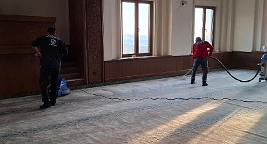 Büyükşehir’den Şekerpınar’daki camiye detaylı temizlik