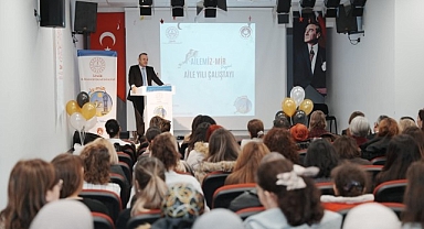 “Aile Yılı” Kapsamında Aileyi Merkeze Alan Çalıştay Karşıyaka’da Gerçekleştirildi