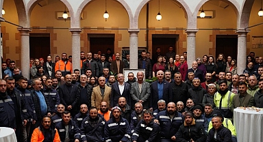 Ayvalık Belediye Başkanı Mesut Ergin yılın son gününde belediye çalışanlarıyla bir araya geldi.