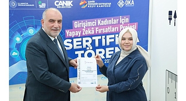 Canik Belediyesi’yle Yapay Zekâ Öğrenen Kadınların Sertifika Coşkusu