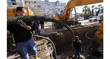 İnönü Caddesi’ndeki ana boru arızasına İZSU’dan hızlı müdahale