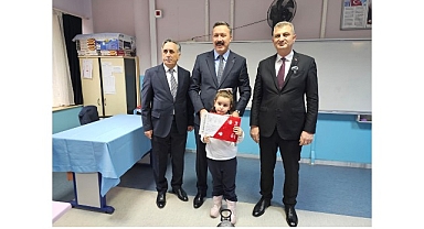 Başkan Sezer, Öğrencilerin Karne Heyecanına Ortak Oldu