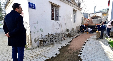 Bornova’da yol seferberliği sürüyor