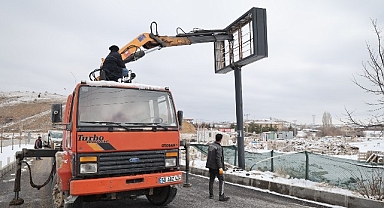 Nevşehir’de Sahipsiz Totem ve Levhalar Kaldırılıyor
