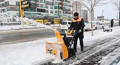 Sivas’ta Son 20 Yılın En Yoğun Karına Karşı Belediye 7/24 Sahada