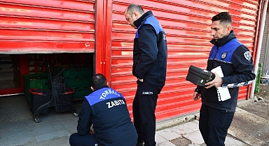 Torbalı Zabıtası’ndan halk sağlığını tehdit eden marketlere mühür