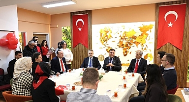 Bayrampaşa’da ikinci dönem bayrak sevgisiyle başladı