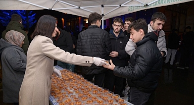 Berat Kandili’nde Lokma İkramı