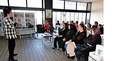 Bornova’da kadınlar hem üretiyor hem bilinçleniyor