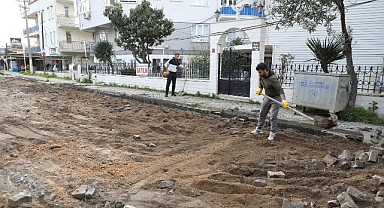 Edremit Belediyesi’nden İkizçay Mahallesi’nde yoğun yol mesaisi