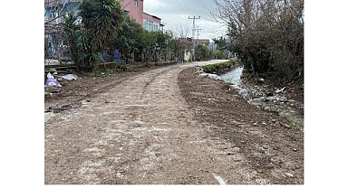 Şiddetli yağış nedeniyle çöken yol onarıldı