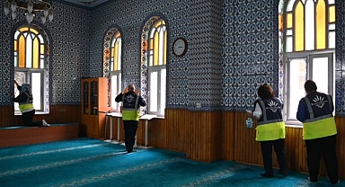 Karabağlar’da Camilere Ramazan Temizliği