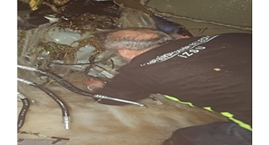 Kemalpaşa Ulucak’ta menfeze giren aracın çıkarılma çalışmaları sürüyor