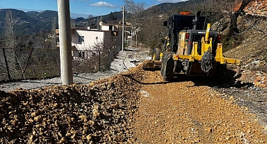 Alanya’da Büyükşehir’in yol mesaisi sürüyor