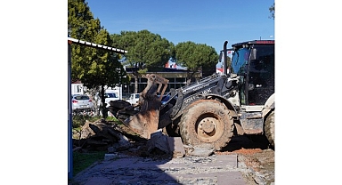 Ayvalık Deniz Hudut Kapısı Önünde Meydan Düzenlemesi Başlatıldı
