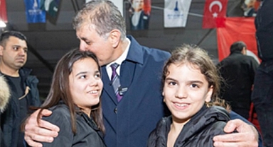 Başkan Tugay binlerce Bucalıyla ramazan sofrasında buluştu