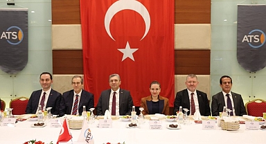 Başkan Vekili Özdemir iş dünyası ile iftarda bir araya geldi