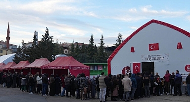 Keçiören Belediyesi Her Gün Binlerce Kişiyi İftar Sofrasında Buluşturuyor