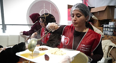 Keçiören Belediyesi’nden Sıcak Yemek ve Ramazan Kumanyası İkramı