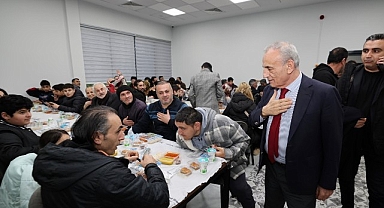 Küçükçekmeceliler, İftar Sofralarında Bereketi Paylaşıyor