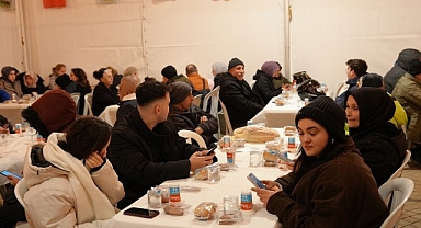Maltepeliler iftar sofrasında oruçlarını açtı