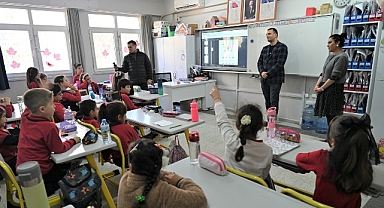 Ömer Eşki Hayat Bilgisi dersinde yerel yönetimleri anlattı