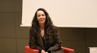 Oyuncu Zeynep Özyağcılar ile 8 Mart’a özel söyleşi!
