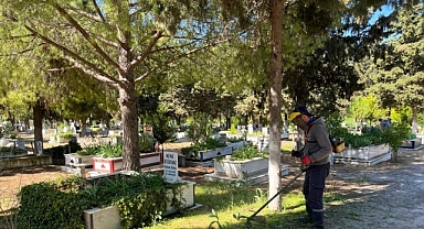 Ayvalık’ta Mezarlıklar Bayram Ziyaretlerine Hazırlandı…