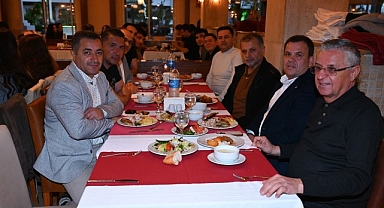 Başkan Topaloğlu’ndan öğrencilere iftar yemeği