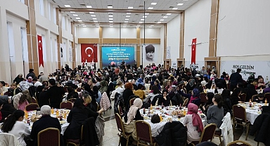 Başkan Özarslan ve Eşi Filiz Özarslan Kadınlarla İftar Sofrasında Buluştu