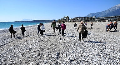 Kemer’de sahil temizliği