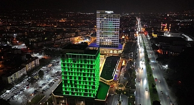 Manisa Büyükşehir Belediyesinden Tıp Bayramı’na Özel Işıklandırma