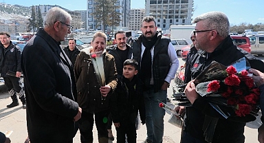 Nevşehir Belediyesi, Kadınlar Günü’nde 5 bin çiçek dağıttı