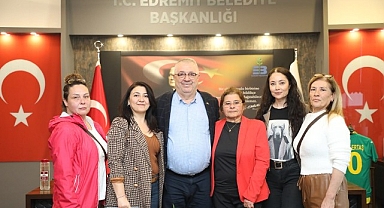 Başkan Mehmet Ertaş Hayvanseverlerle Bir Araya Geldi