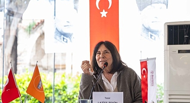 Latife Tekin Bornova’da gençlerle buluştu: “Sizin dünyanızı çok merak ediyorum”