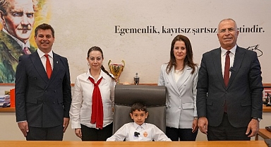 Başkan Işık, 23 Nisan’da koltuğunu Ege’ye devretti