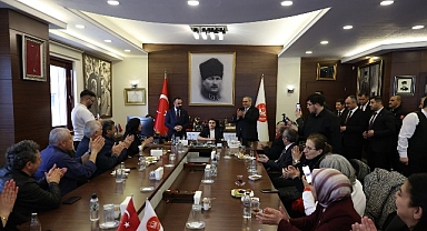 Başkan Özarslan 23 Nisan’da Makamını Şehit Oğlu Taha Burak Çakır’a Devretti